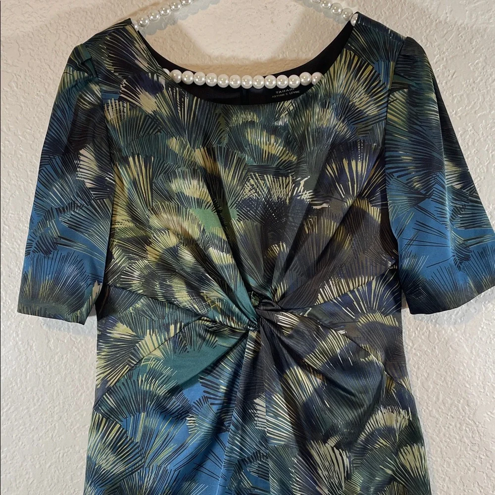 TAHARI Women's Size 10 Green Printed Half Sleeve Knot Bodice Lined Dress - Picture 2 of 8